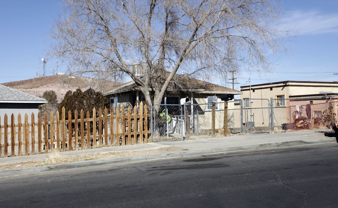 611 W Buena Vista St in Barstow, CA - Foto de edificio