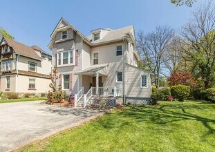 453 Lancaster Ave, Unit 1 in Haverford, PA - Building Photo - Building Photo