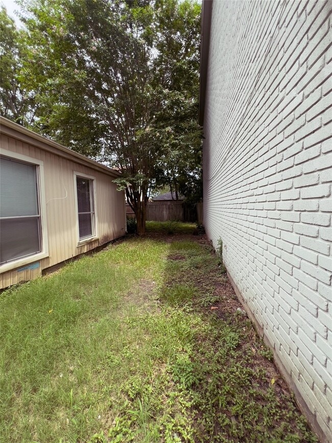 property at 2827 Waypark Dr