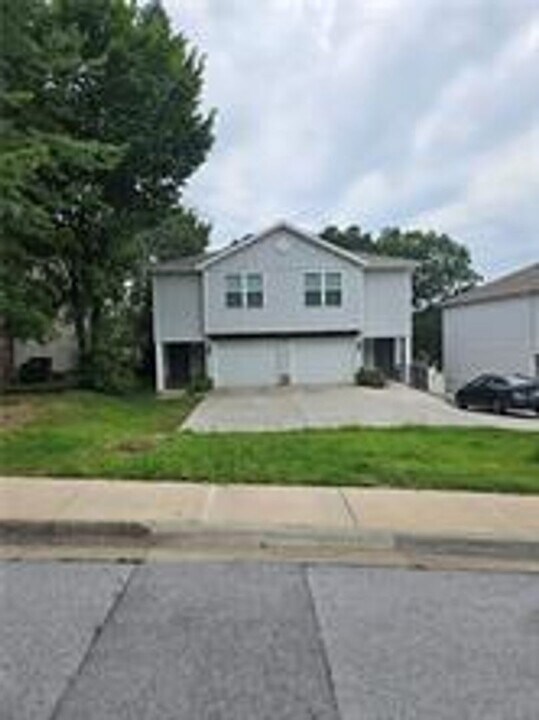 2483 N Brophy Ave in Fayetteville, AR - Building Photo