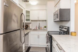 1750 N Wells St, Unit 106 in Chicago, IL - Building Photo - Building Photo
