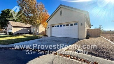 19561 Rolling Green Dr in Apple Valley, CA - Foto de edificio - Building Photo
