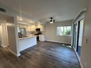 367 N Melrose Dr in Vista, CA - Building Photo - Building Photo