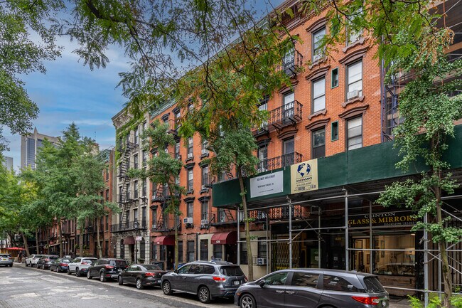 428 W 46th St in New York, NY - Foto de edificio - Building Photo