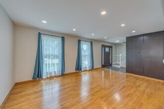 912 Bedford Ct in Buffalo Grove, IL - Building Photo - Building Photo