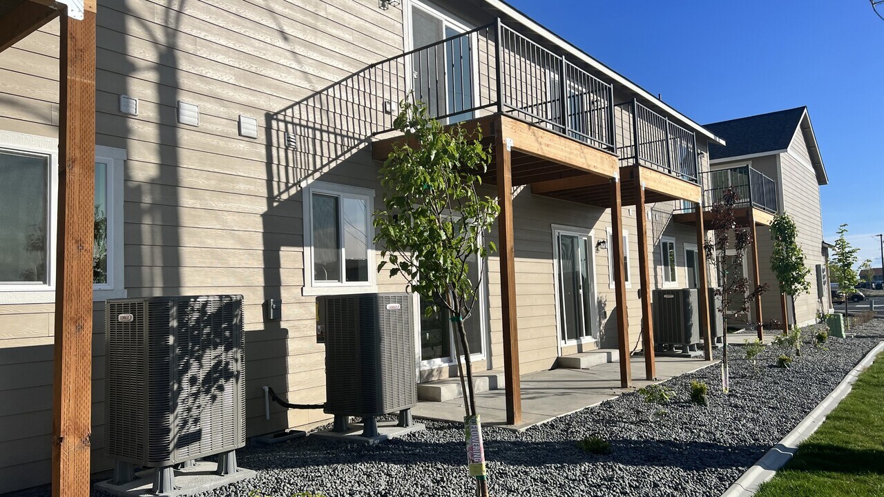 2821 W Marina Dr in Moses Lake, WA - Building Photo