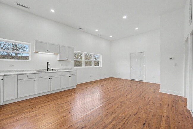 7600 S Marquette Ave in Chicago, IL - Building Photo - Building Photo