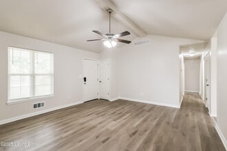 212 Tecumseh Dr in Shepherdsville, KY - Building Photo - Building Photo
