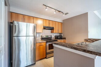 5840 W Sample Rd in Coral Springs, FL - Building Photo - Building Photo