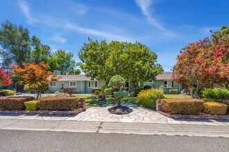 3220 Fieldcrest Dr in Sacramento, CA - Building Photo - Building Photo