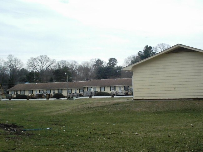 Reynolds Townhomes in Winston-Salem, NC - Building Photo - Building Photo