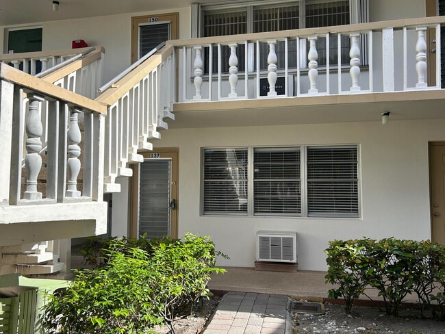 137 Bedford F in West Palm Beach, FL - Building Photo - Building Photo
