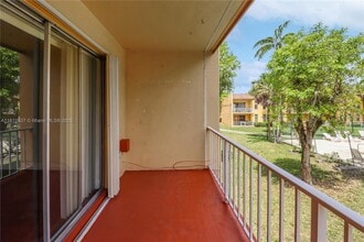 13700 SW 62nd St in Miami, FL - Foto de edificio - Building Photo