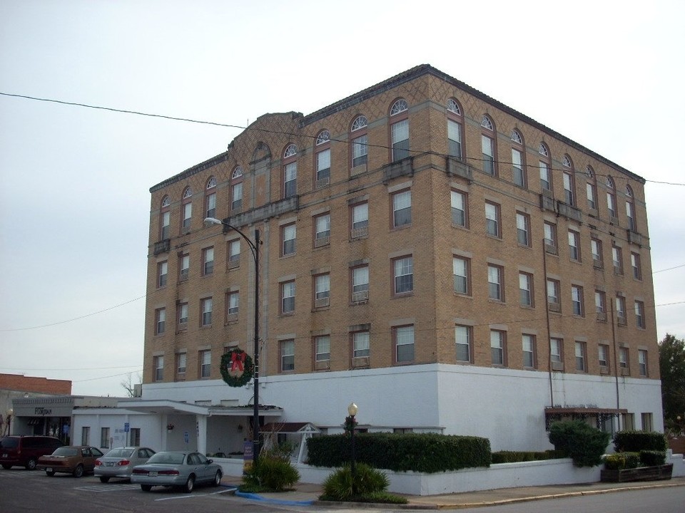 Chipola Apartments in Marianna, FL - Building Photo