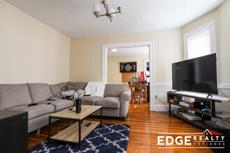 11 Matchett St, Unit 1 in Boston, MA - Foto de edificio - Building Photo