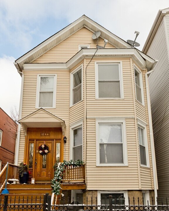 1244 W Oakdale Ave-Unit -2F in Chicago, IL - Building Photo