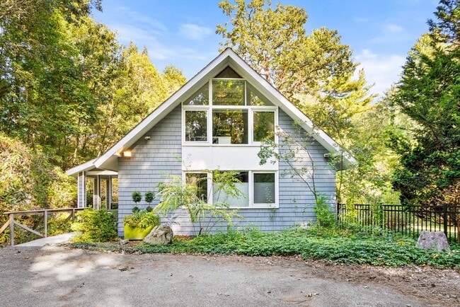 property at 44 The Valley Rd
