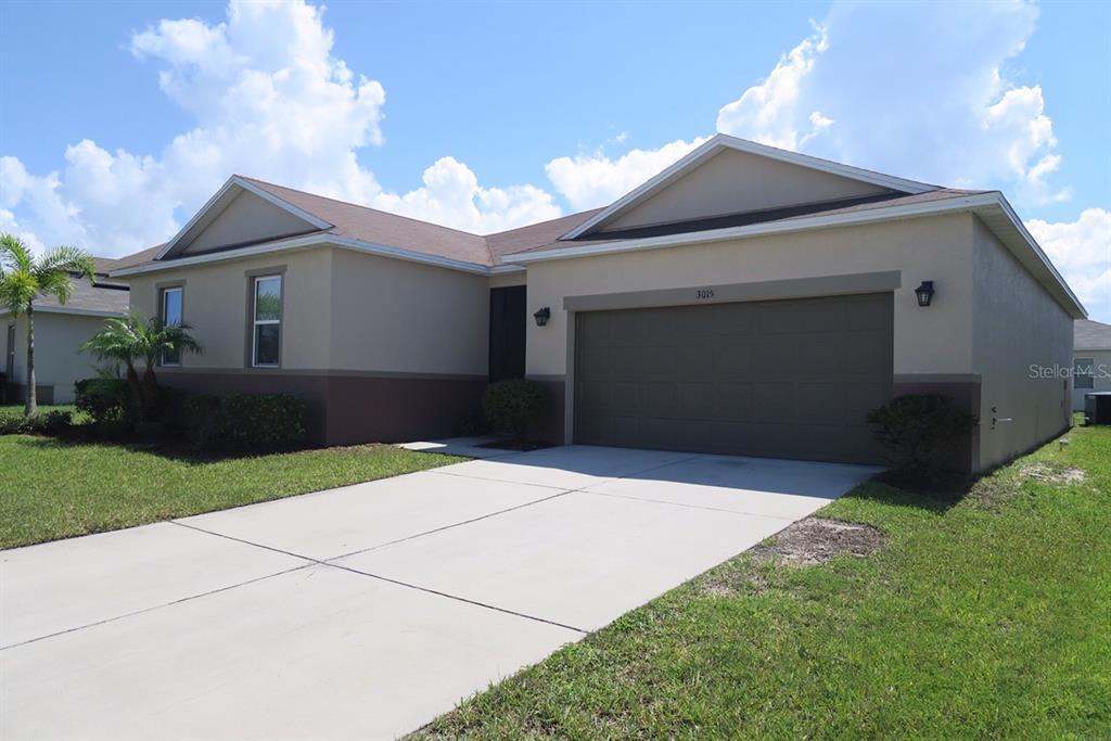 3015 Boat Lift Road in Kissimmee, FL - Building Photo