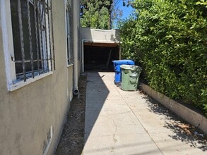 4239 W 25th St in Los Angeles, CA - Foto de edificio - Building Photo