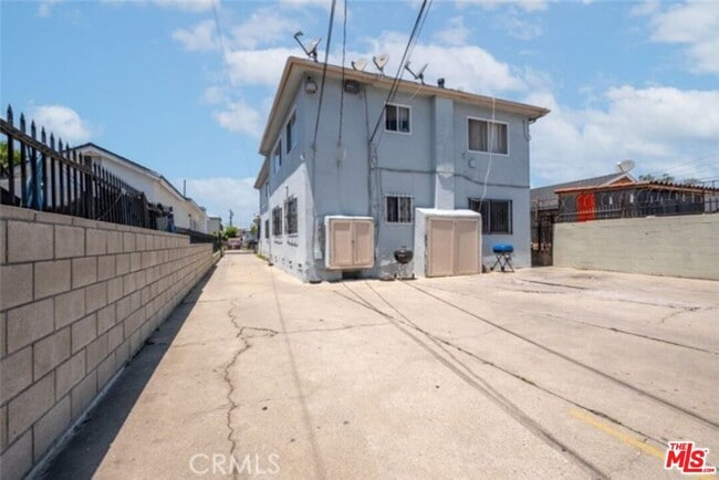 6606 Denver Ave in Los Angeles, CA - Building Photo - Building Photo