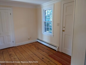 16 E Larchmont Dr in Colts Neck, NJ - Building Photo - Building Photo
