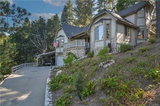 196 N Fairway Dr in Lake Arrowhead, CA - Building Photo - Building Photo