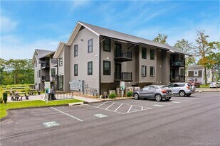 969 Hopmeadow St in Simsbury, CT - Building Photo