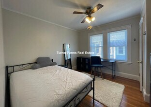 19 Frederick Ave, Unit 1 in Medford, MA - Foto de edificio - Building Photo