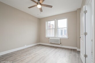 432 W Belmont Ave, Unit 703 in Chicago, IL - Building Photo - Building Photo