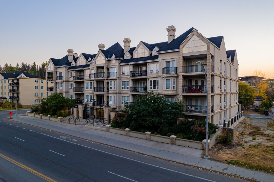 630 10th St NW in Calgary, AB - Building Photo