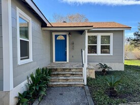 207 E Terra Alta Dr in San Antonio, TX - Building Photo