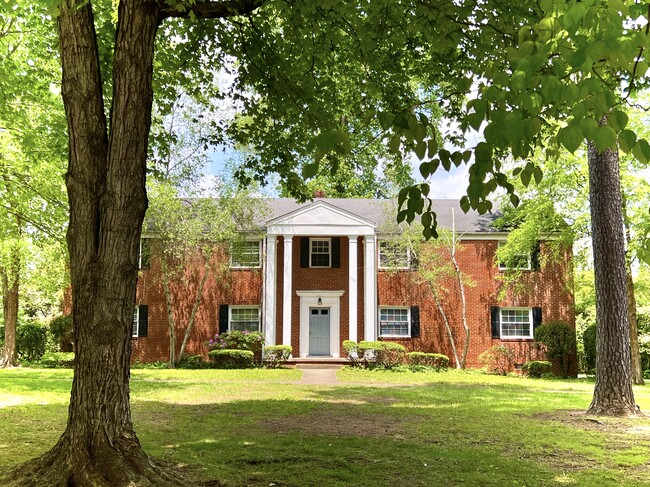 Lindley Park Manor in Greensboro, NC - Building Photo - Building Photo