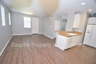 290 Riverdale Ct in Camarillo, CA - Building Photo - Building Photo