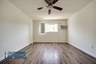 6546-6542 Sepulveda Blvd in Los Angeles, CA - Building Photo - Building Photo