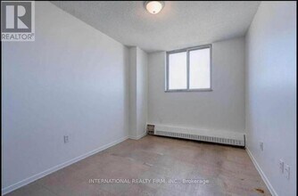 940-940 Caledonia Rd in Toronto, ON - Building Photo - Building Photo