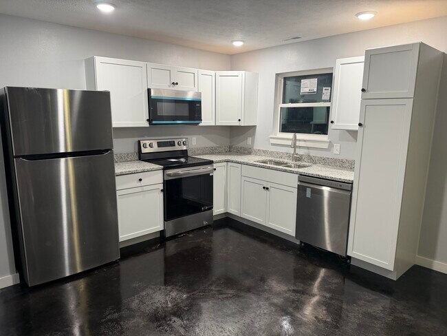 301 W Sunrise St in Fair Play, MO - Building Photo - Building Photo