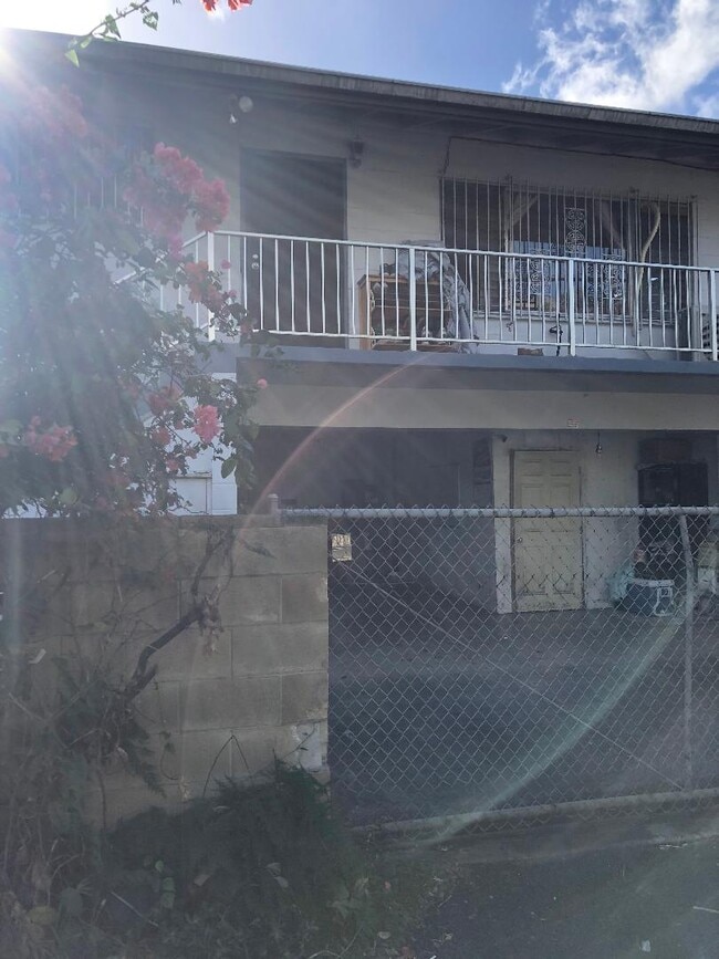 1015 Austin Ln in Honolulu, HI - Building Photo - Building Photo