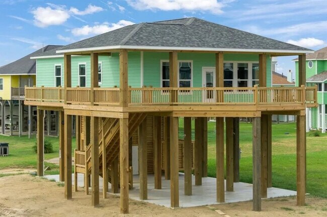 804 1/2 Johnson Crawford Cir in Port Bolivar, TX - Building Photo - Building Photo
