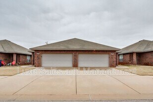 1308 Garden Gate Dr in Yukon, OK - Building Photo