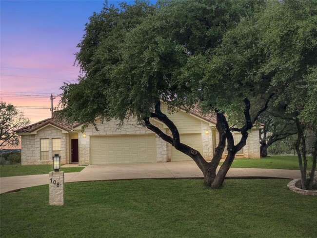 708 Hi Cir W in Horseshoe Bay, TX - Building Photo - Building Photo