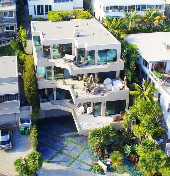 150-154 Cliff Dr in Laguna Beach, CA - Foto de edificio