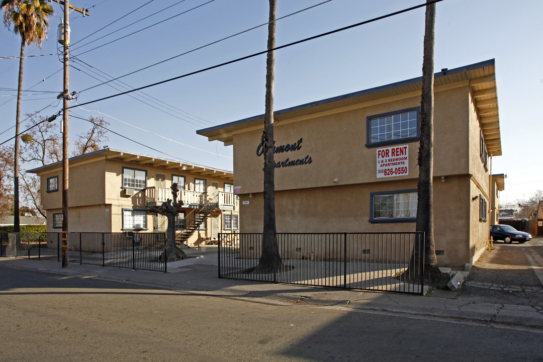 Oakmont Apartments in Sacramento, CA - Building Photo