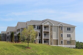Cooper Lane Apartments, LLC in Bedford, NH - Building Photo - Building Photo