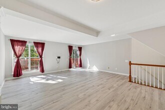 1185 Cypress Tree Pl in Herndon, VA - Building Photo - Building Photo