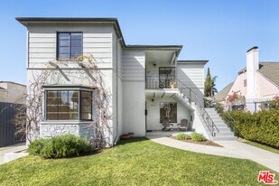 1033 S Tremaine Ave in Los Angeles, CA - Building Photo