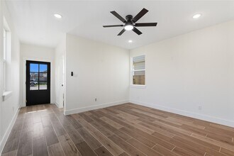 135 S Virginia St in La Porte, TX - Building Photo - Building Photo