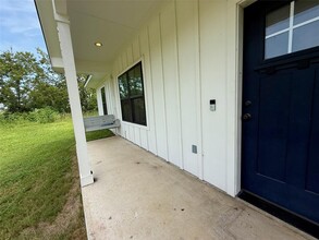 121 High St in Smithville, TX - Building Photo - Building Photo