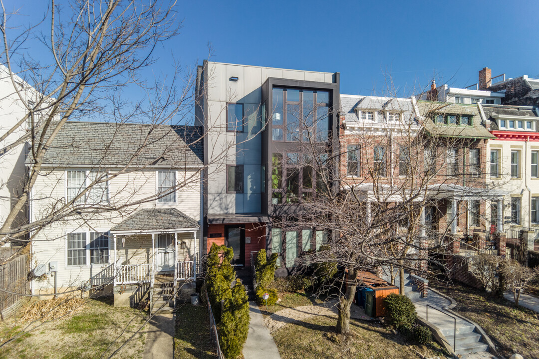 3467 Holmead Pl NW in Washington, DC - Building Photo