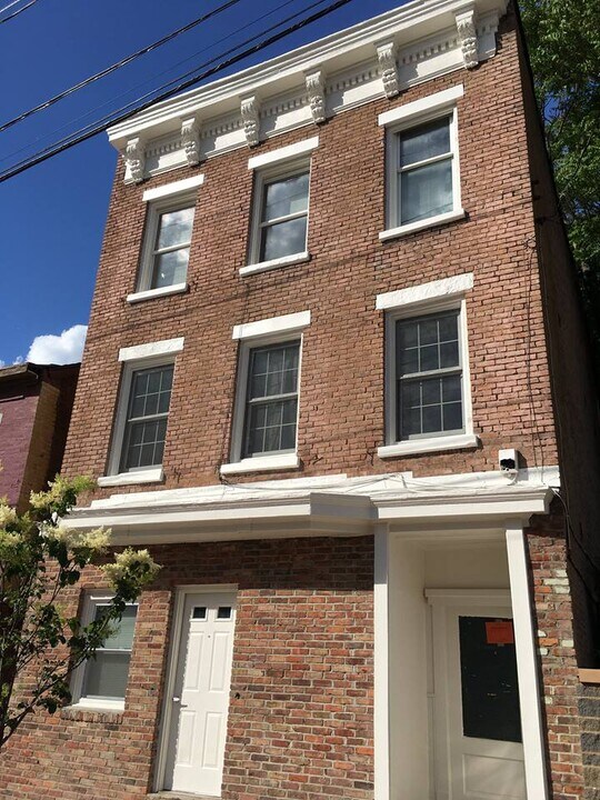 383 Congress St in Troy, NY - Building Photo