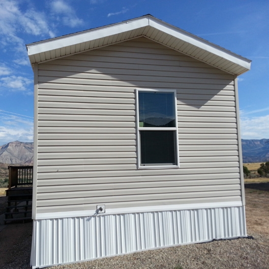 Hill Ave in Bainville, MT - Foto de edificio